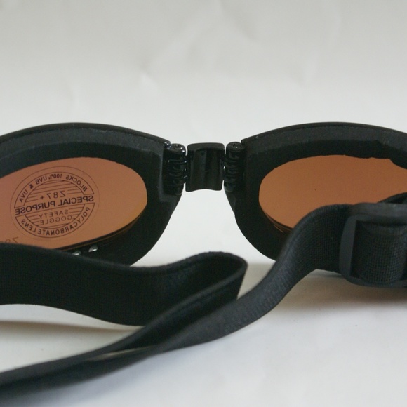 NWT Sports goggle for motorcycling w/ elastic straps, foam padding, & vents - Picture 5 of 6